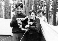 003  В походе с одноклассниками.1970.