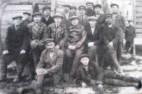Иван Акимович Аллилуев в среднем ряду сидит слева второй